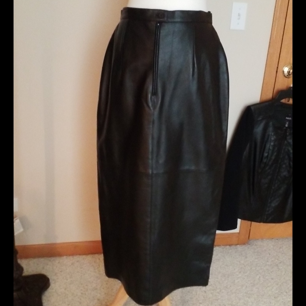 Bagatelle Black Leather Lined Skirt - Picture 7 of 10